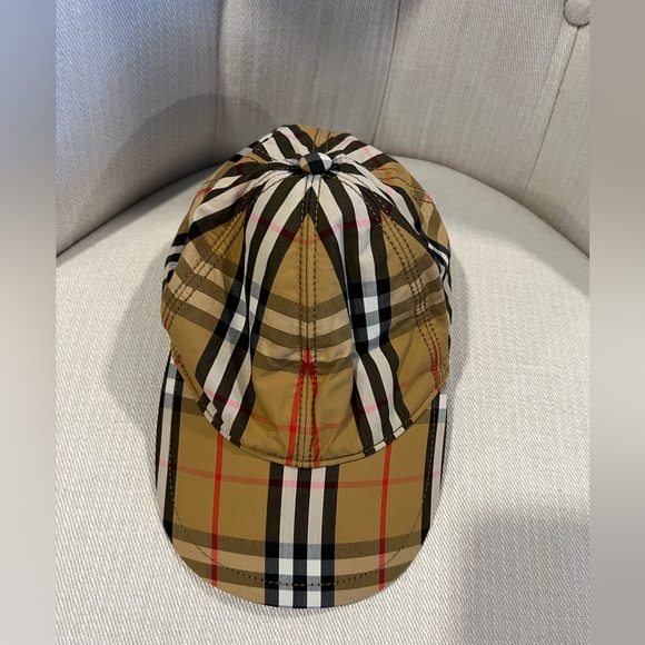 Burberry baseball hat 🧢 - Picture 3 of 9